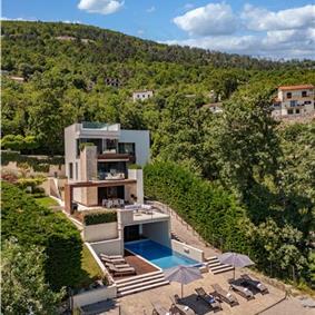 4 Bedroom Villa with Salt Water Pool, Private mini golf course and Rooftop Terrace near Opatija, Sleeps 8